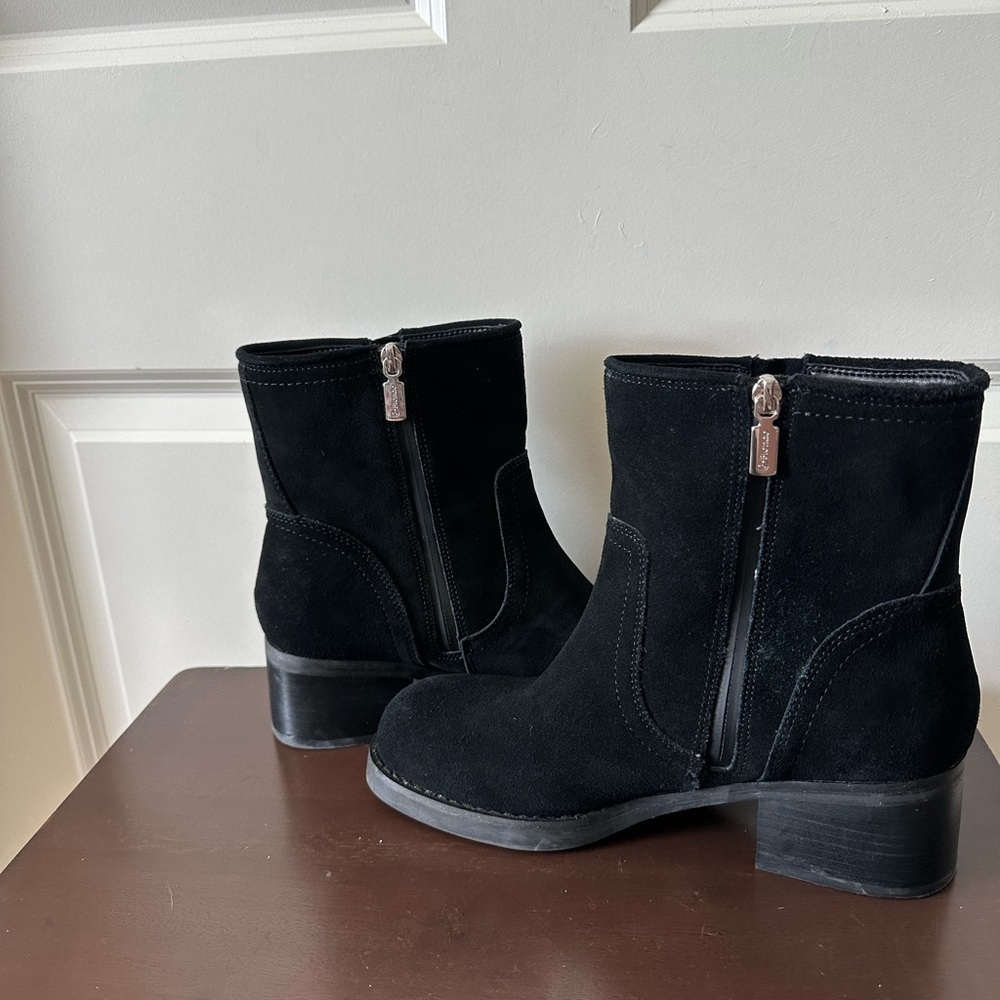Blondo Black Cassidie Waterproof Suede Low Heel Booties Size 10 - Picture 5 of 8